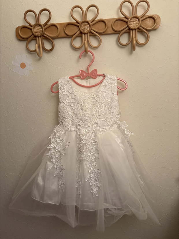Schönes weißes Kleid 