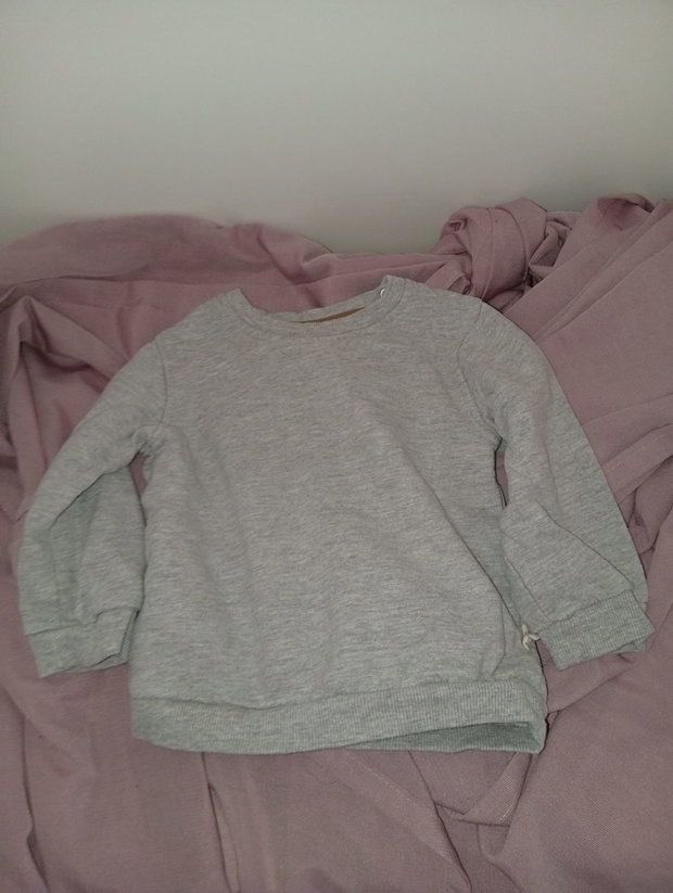 🩶 Grauer Pullover – Größe 86