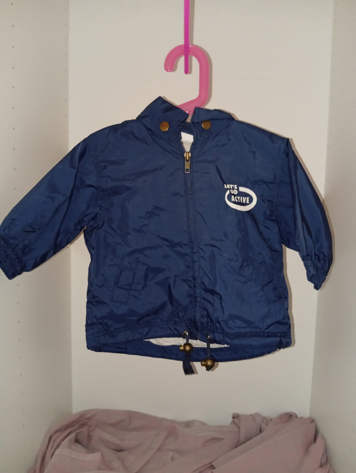 Blaue Übergangsjacke mit einrollbarer Kapuze 💙