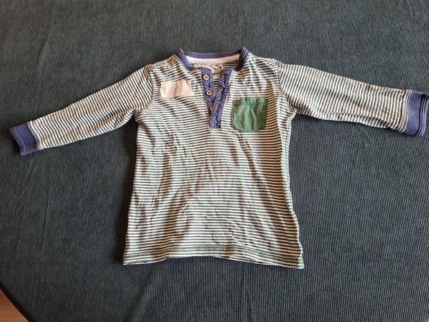 Langarmshirt grün weiß gestreift  mit blauen Kragen 