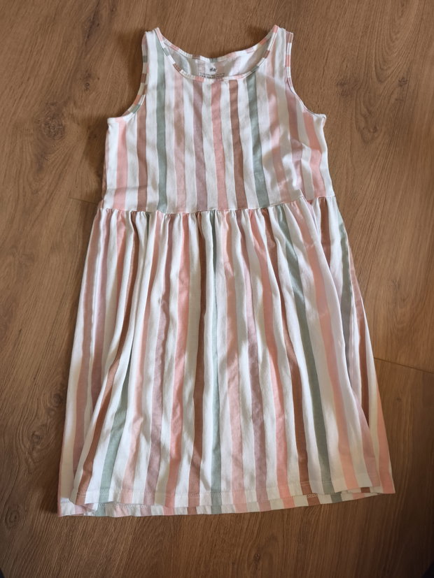 Neu gestreiftes Kleid 134/140