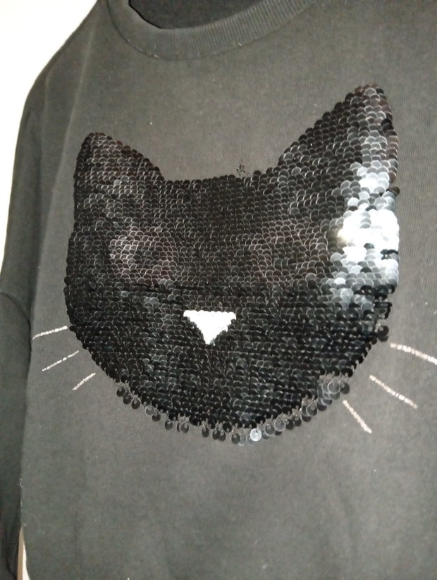 🐱 Schwarzer Pullover mit Wende-Pailletten-Katze – Gr. 134/140