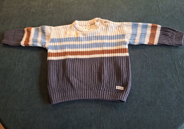 Strick Pullover (mit blauen Streifen)