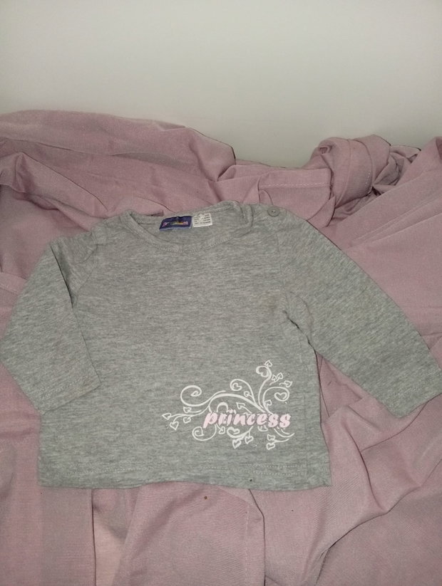 🩶 Grauer Pullover mit „Princess“-Aufschrift – Größe 62/68