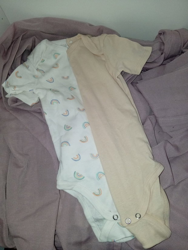 🤍🌈 2er-Set Langarmshirts – Creme und Weiß mit Regenbogen – Größe 98/104