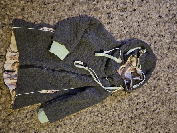 Handmade Jacke grau,gesteppt, Stier, 98