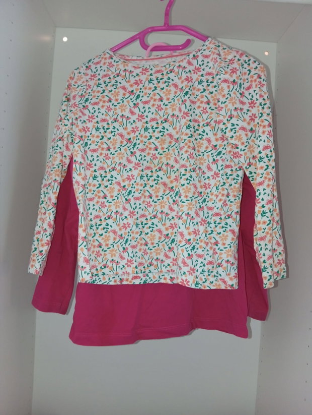 🌸 Weißer Pullover mit Blumenprint – Größe 110/116