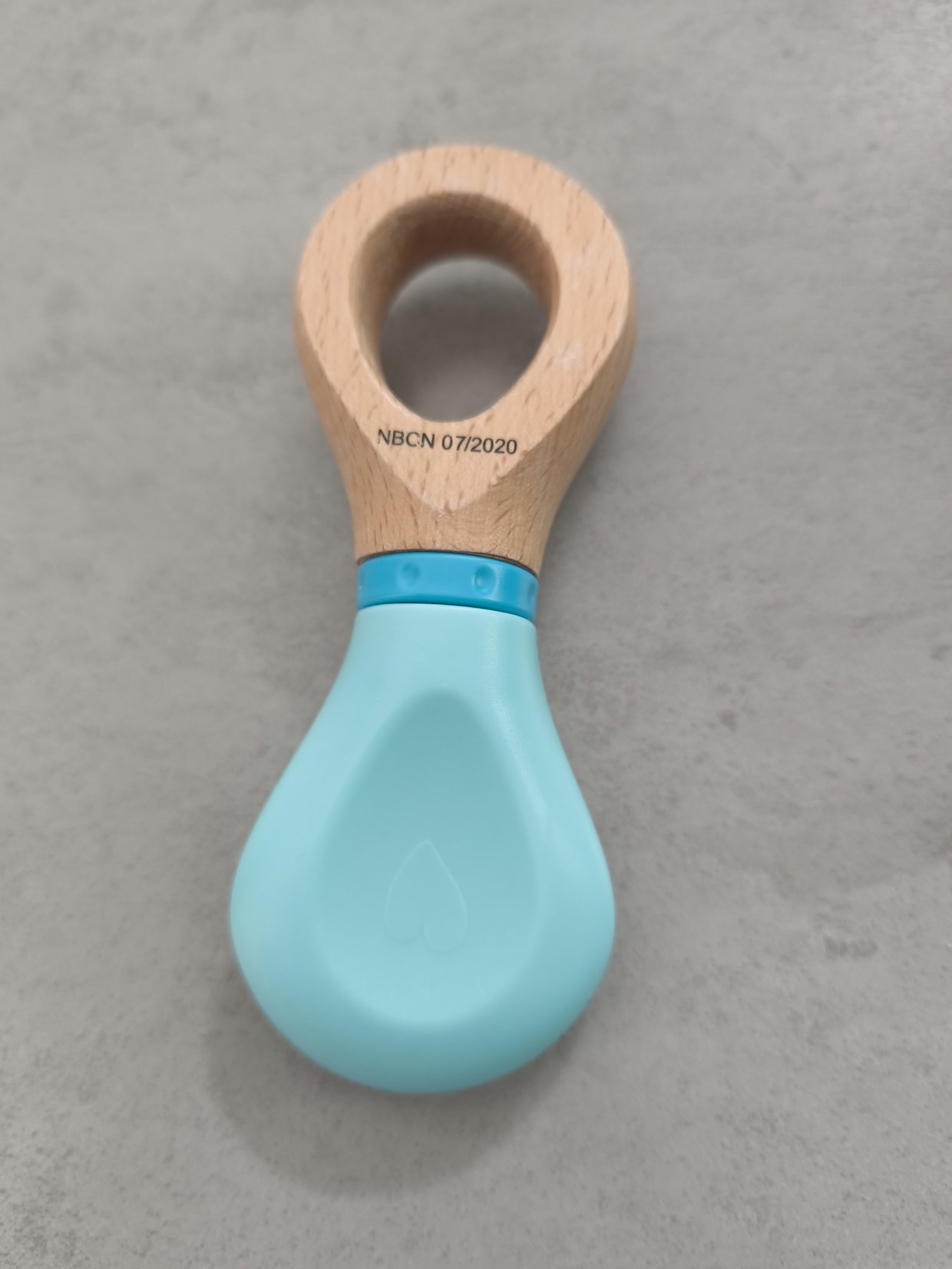 Blau und Holz Rassel 