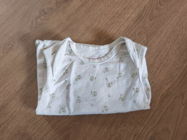 Kurzarm body Blumen 62/68