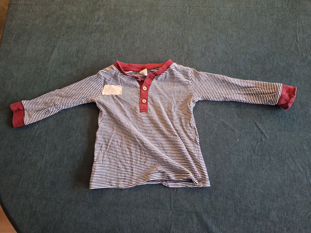 Langarmshirt blau weiß gestreift mit rot am Kragen 
