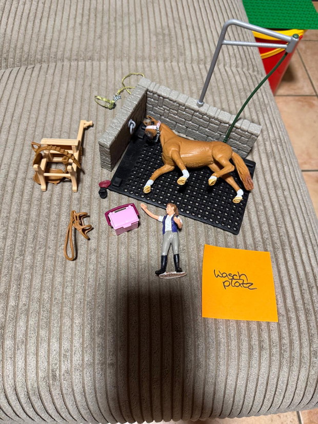 Schleich Waschplatz mit Zubehör 