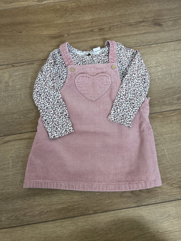  Cordkleid mit Pulli 86