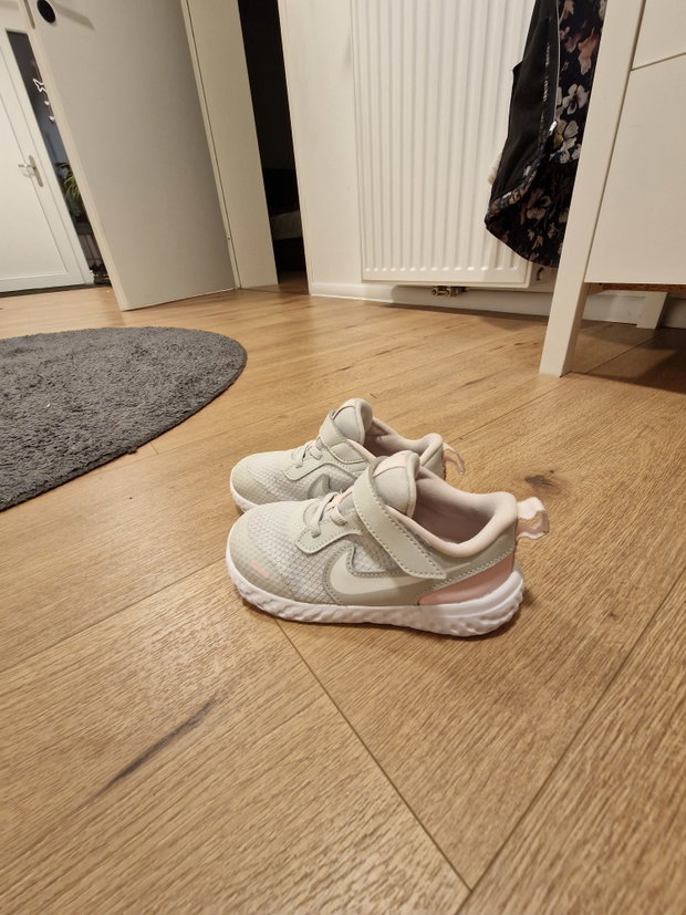 Nike schuhe neu