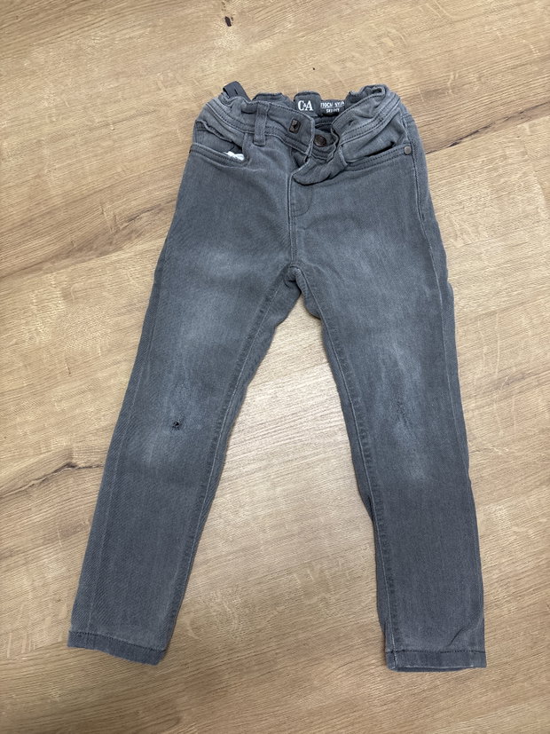 Skinny jeans destroyed look