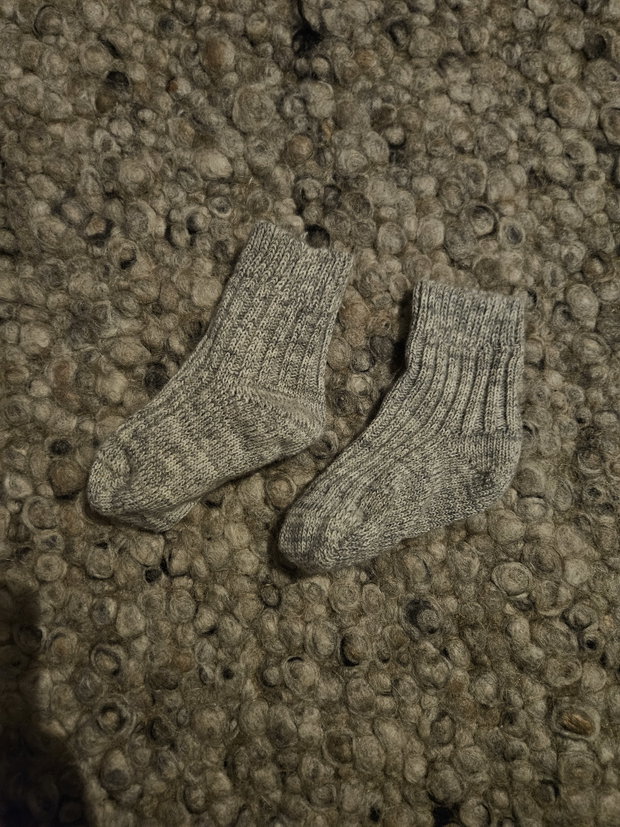 Schurwolle Stricksocken grau meliert
