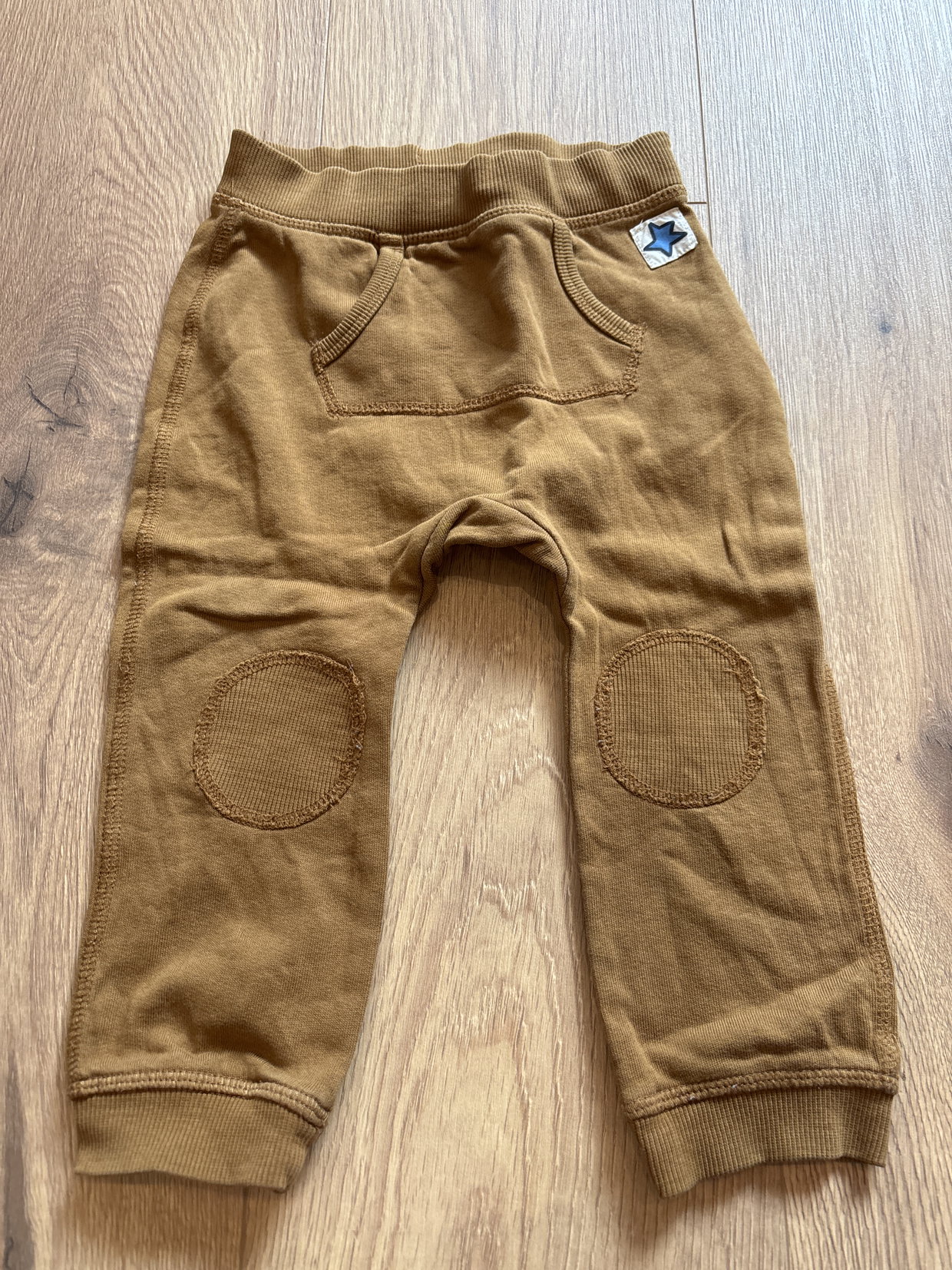 Braune Jogginghose 