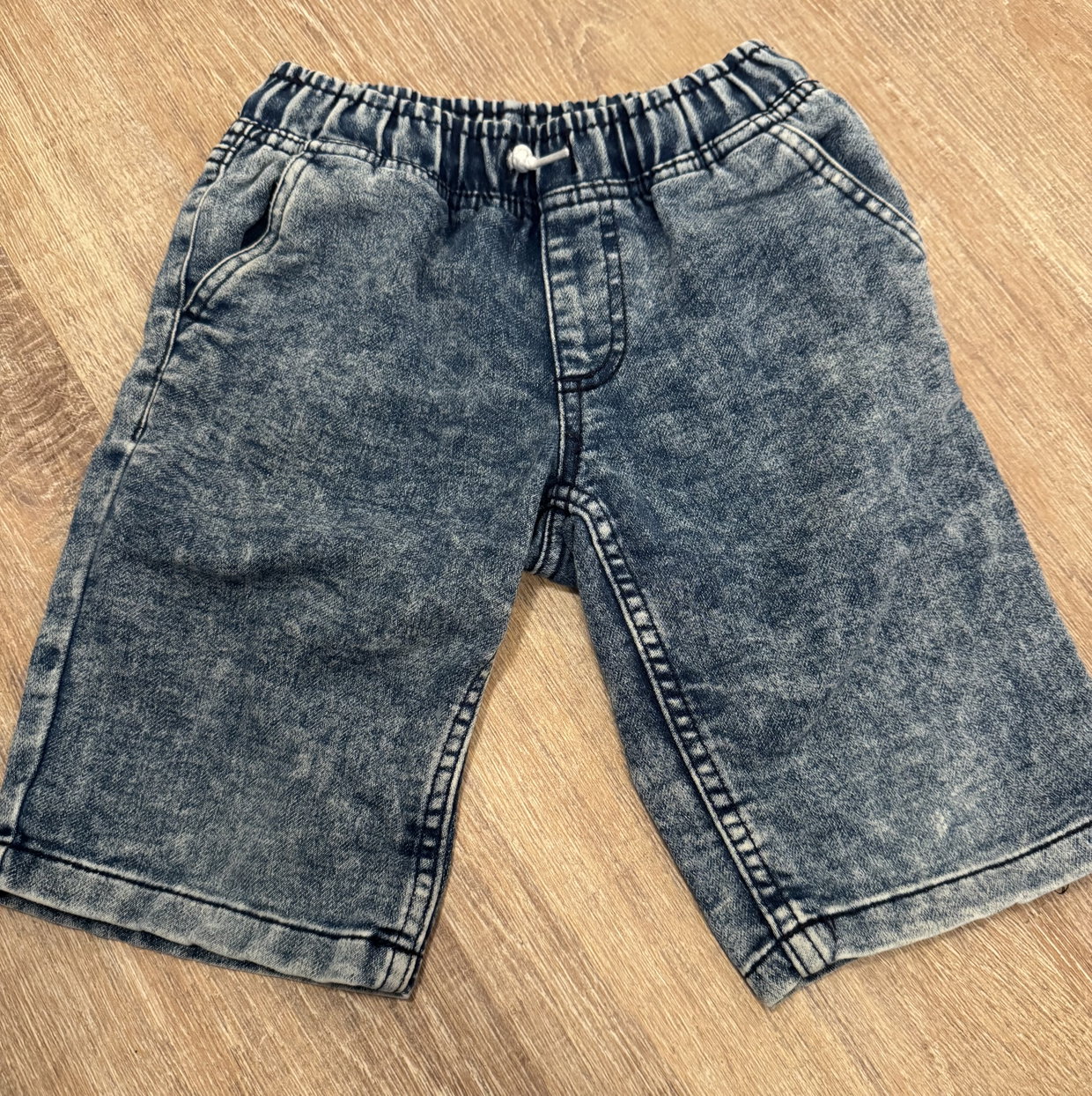 Kurze Jeanshose Gr. 122