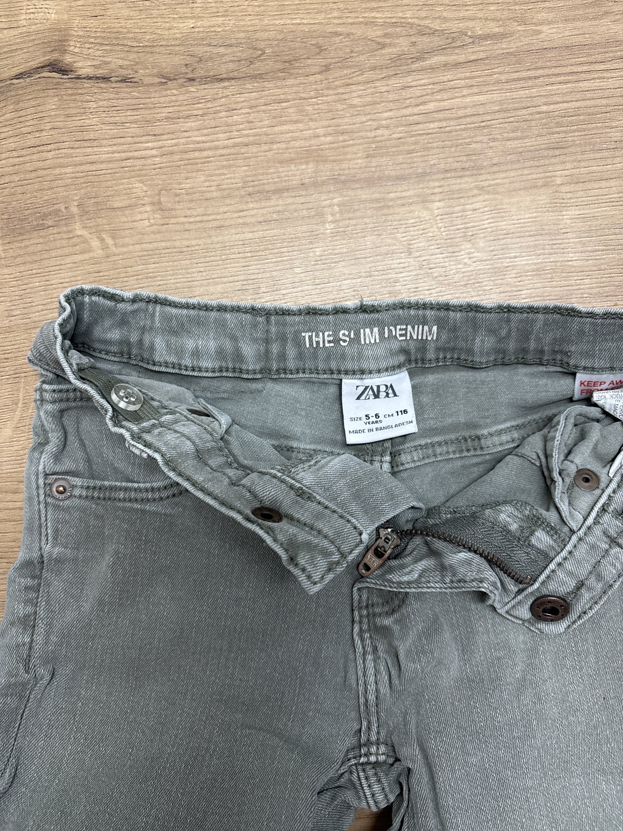 Jeans graugrün