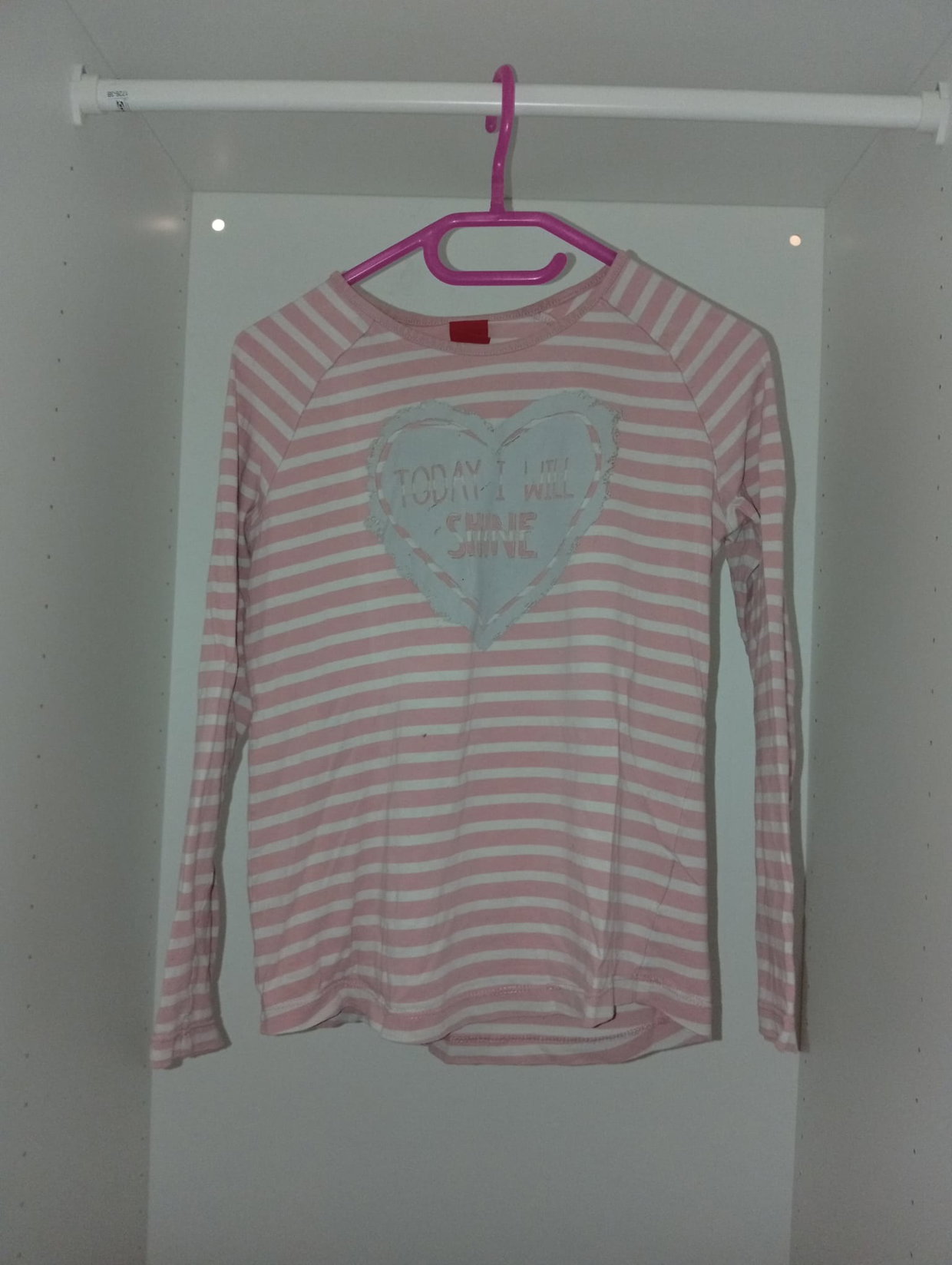 🌸Rosa-weiß gestreiftes Langarmshirt mit Herzmotiv – Gr. 140