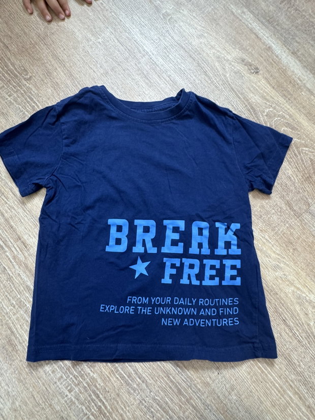 T Shirt blau mit Aufschrift Gr. 128