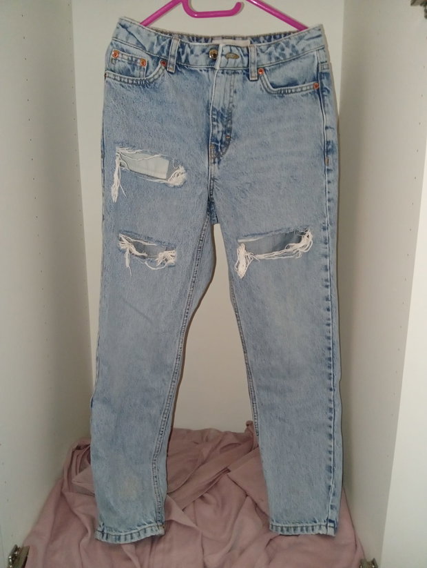 💙 Helle Jeans mit ausgefranstem Destroyed-Look – Gr. 128