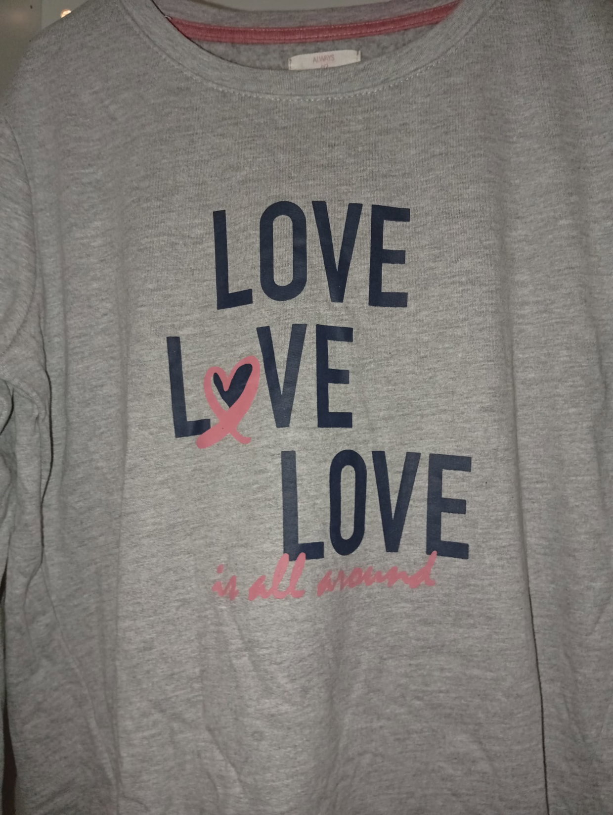 💕Graues Kleid mit „LOVE LOVE LOVE“-Schriftzug – Gr. 158