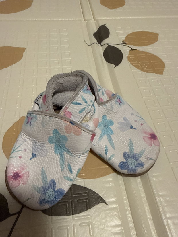 Lederschuhe Blümchen 