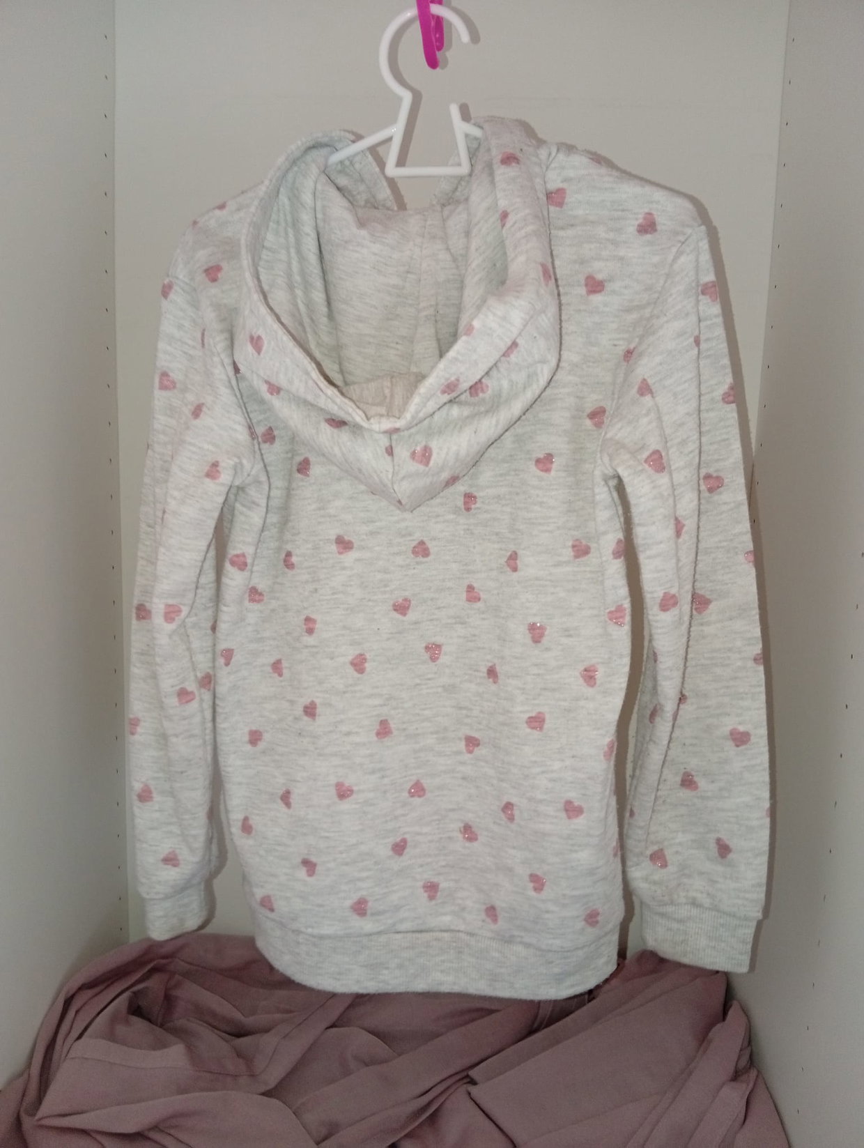 Graue Strickjacke mit Herzen 🩶💕