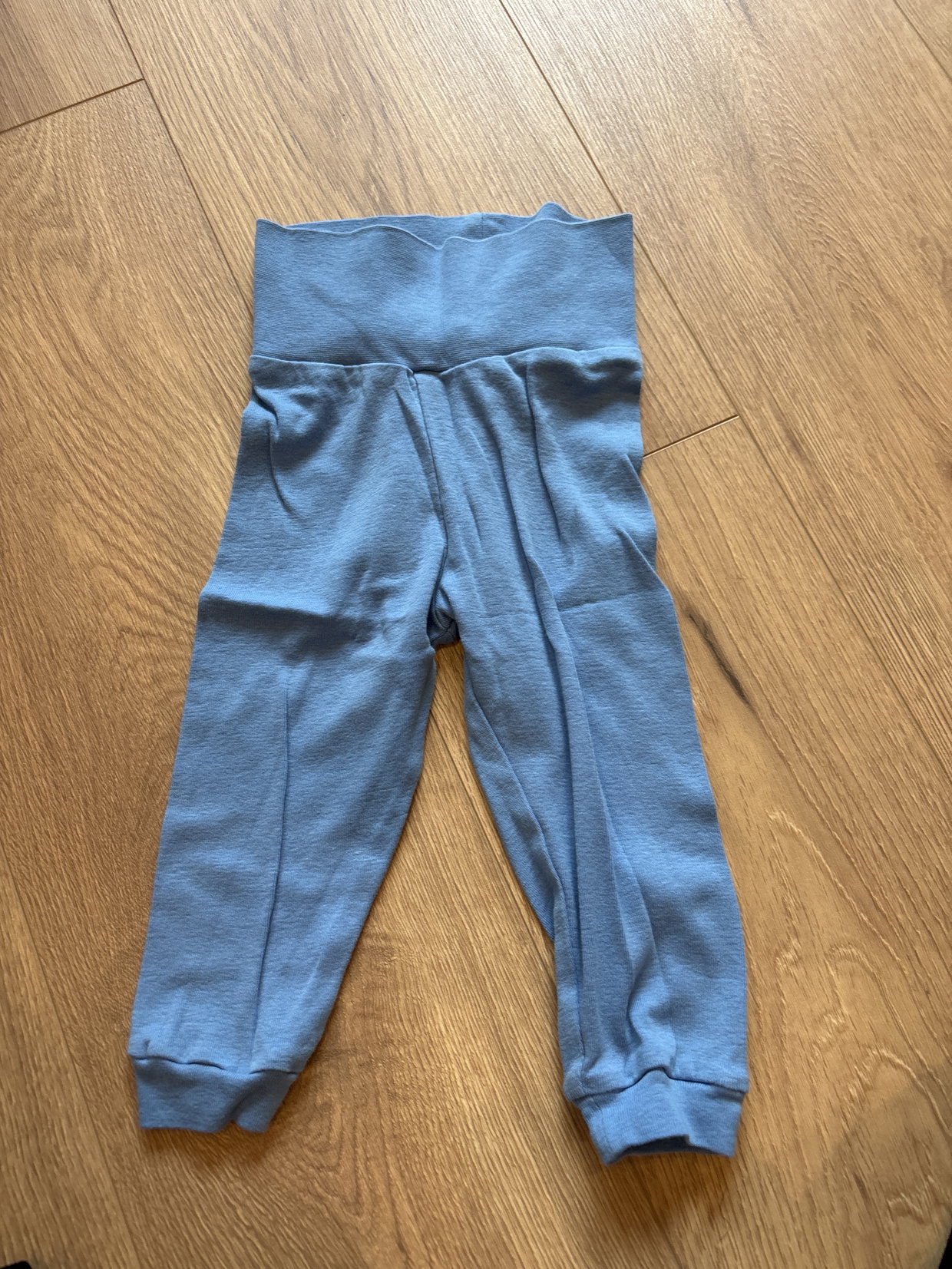 Hellblaue Jogginghose 