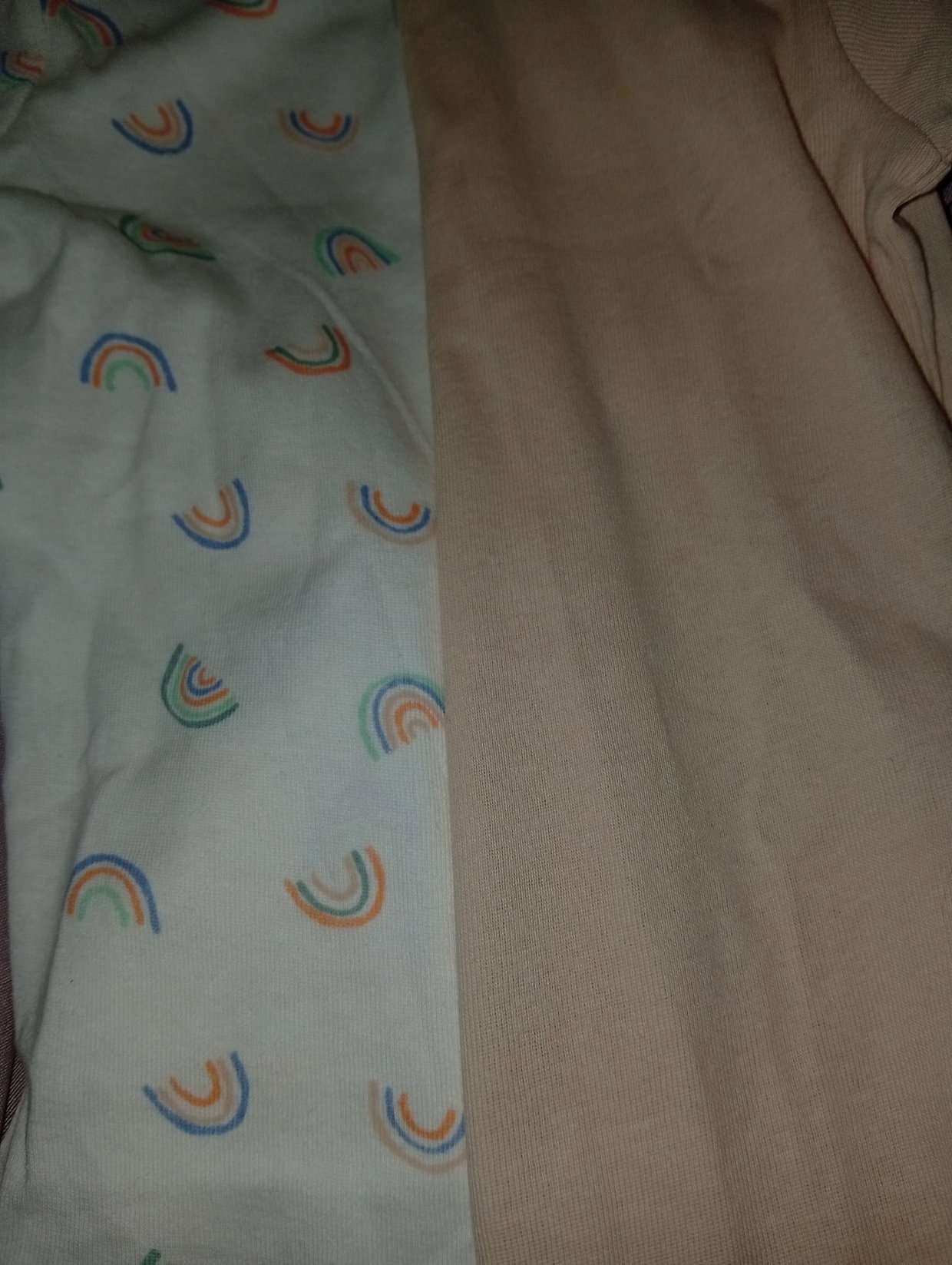 🤍🌈 2er-Set Langarmshirts – Creme und Weiß mit Regenbogen – Größe 98/104