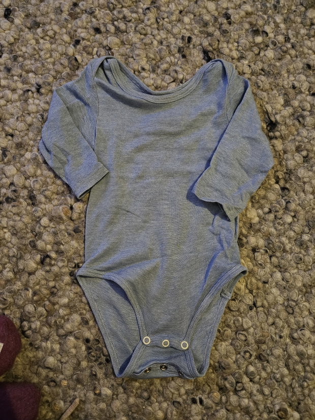Hessnatur Wolle Seide Body blau geringelt 74/80