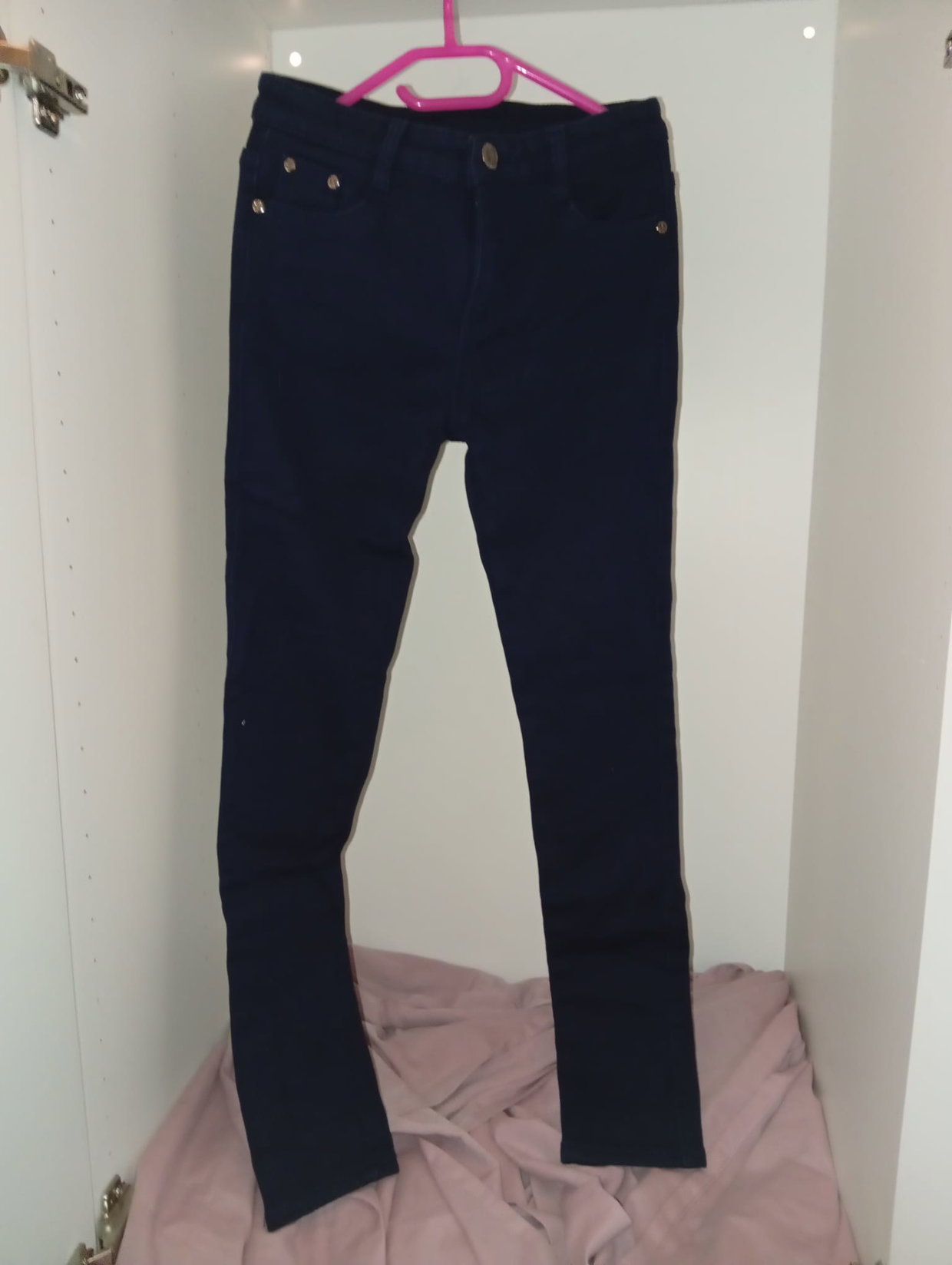 💙 Dunkle, dickere Jeanshose – Gr. 146/152