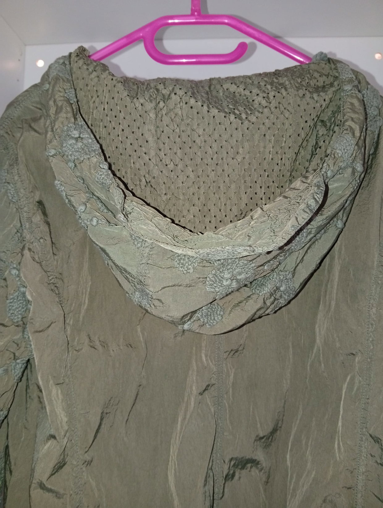 🌿 Olivgrüne Bluse mit Blumenmuster und weitem Kragen – Größe 164