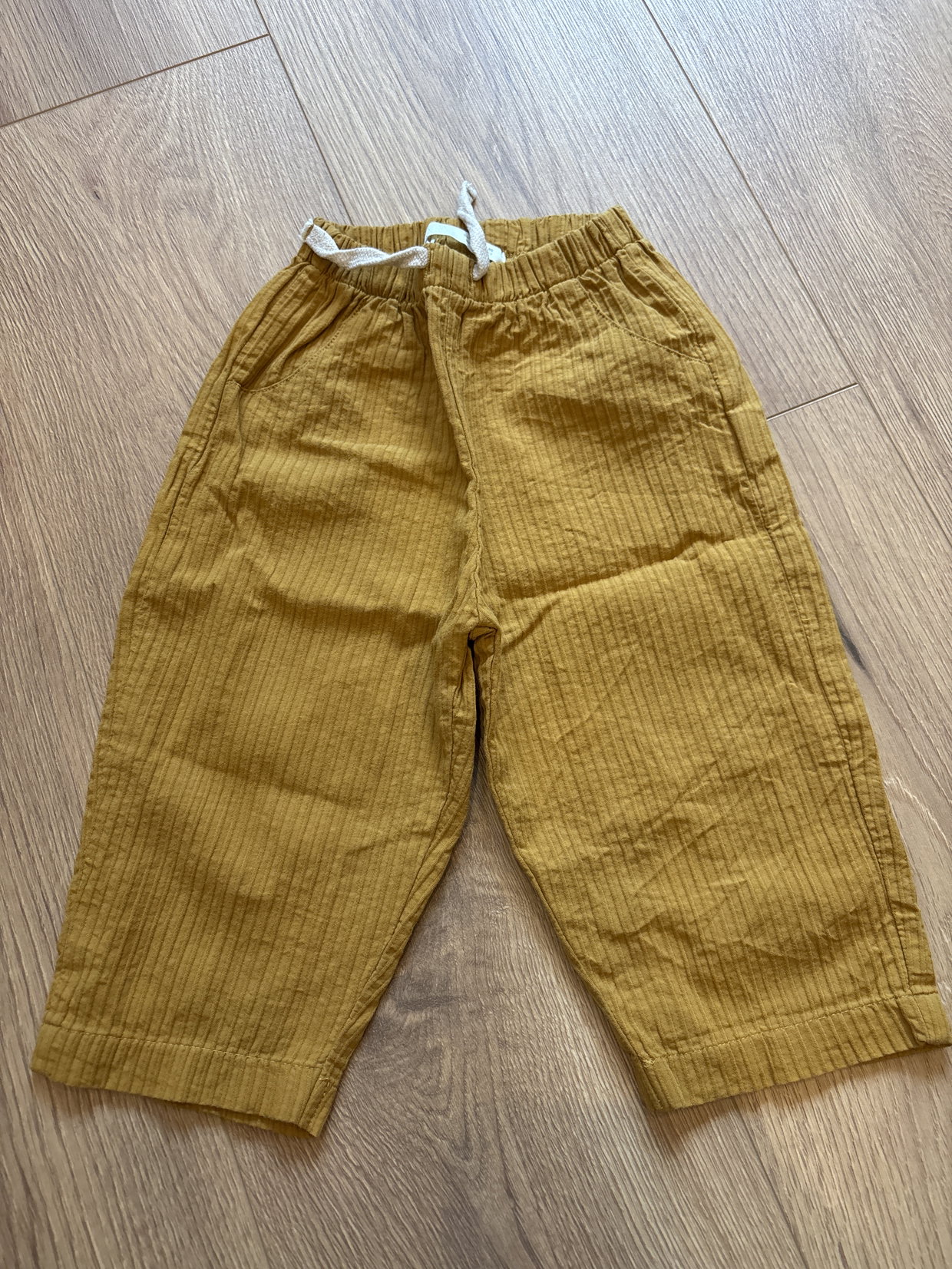 Gelbe Zara Hose 