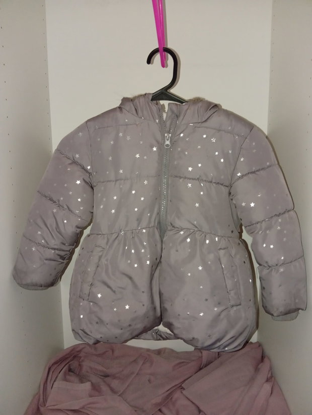 ⭐ Graue Herbst-/Winterjacke mit Sternenmuster – Gr. 104