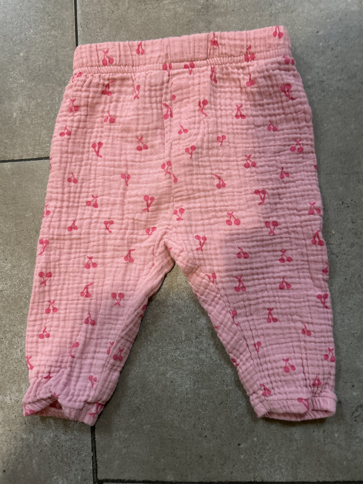 Musselinhose pink Kirschen 