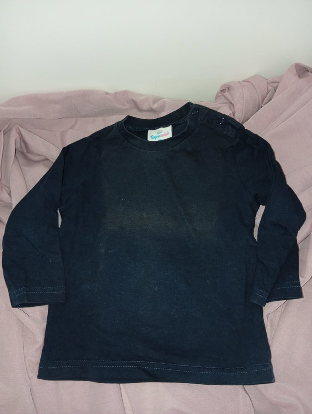 🖤 Schwarzer Pullover mit leichter Bleichstelle – Größe 86