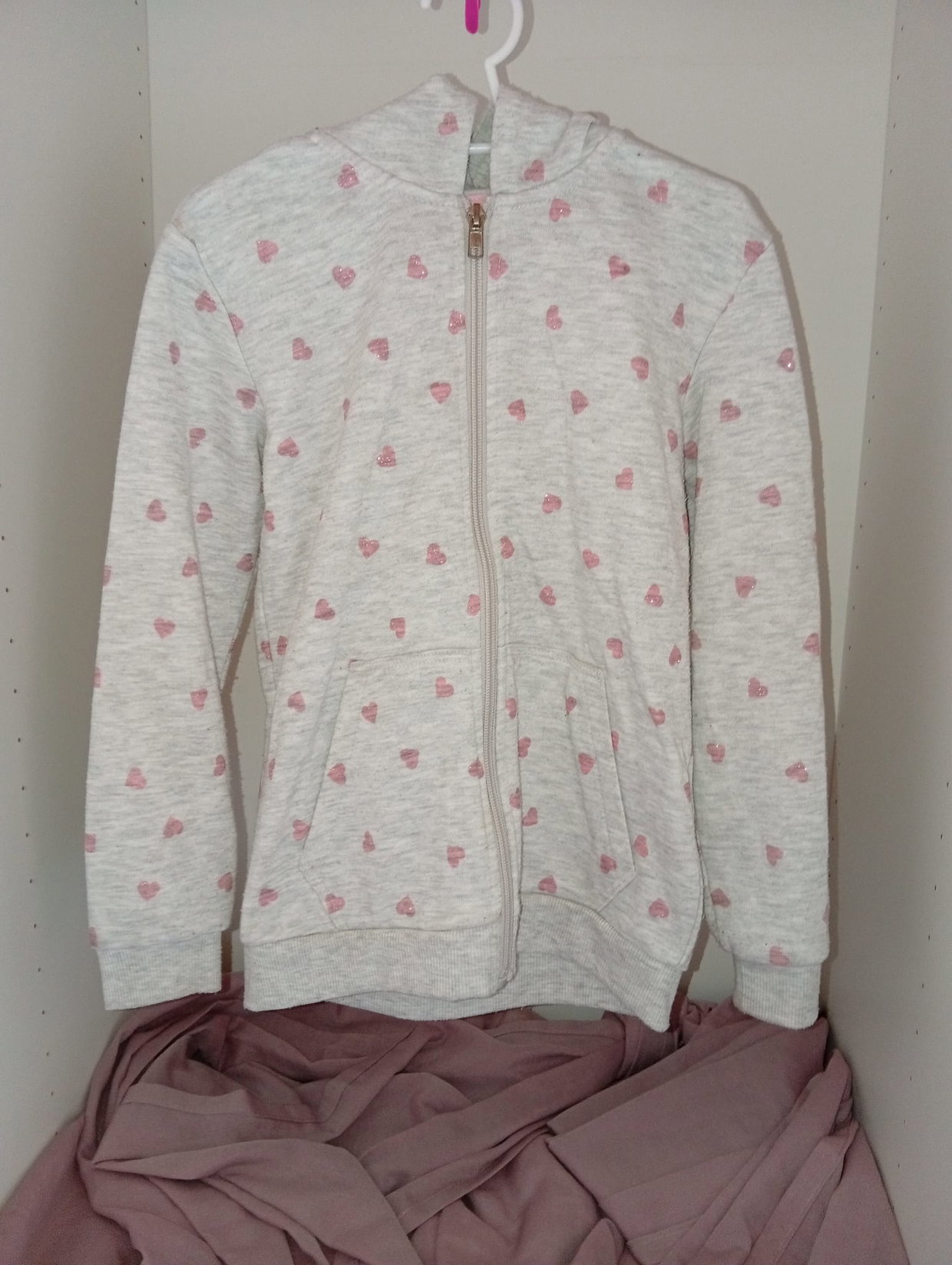 Graue Strickjacke mit Herzen 🩶💕