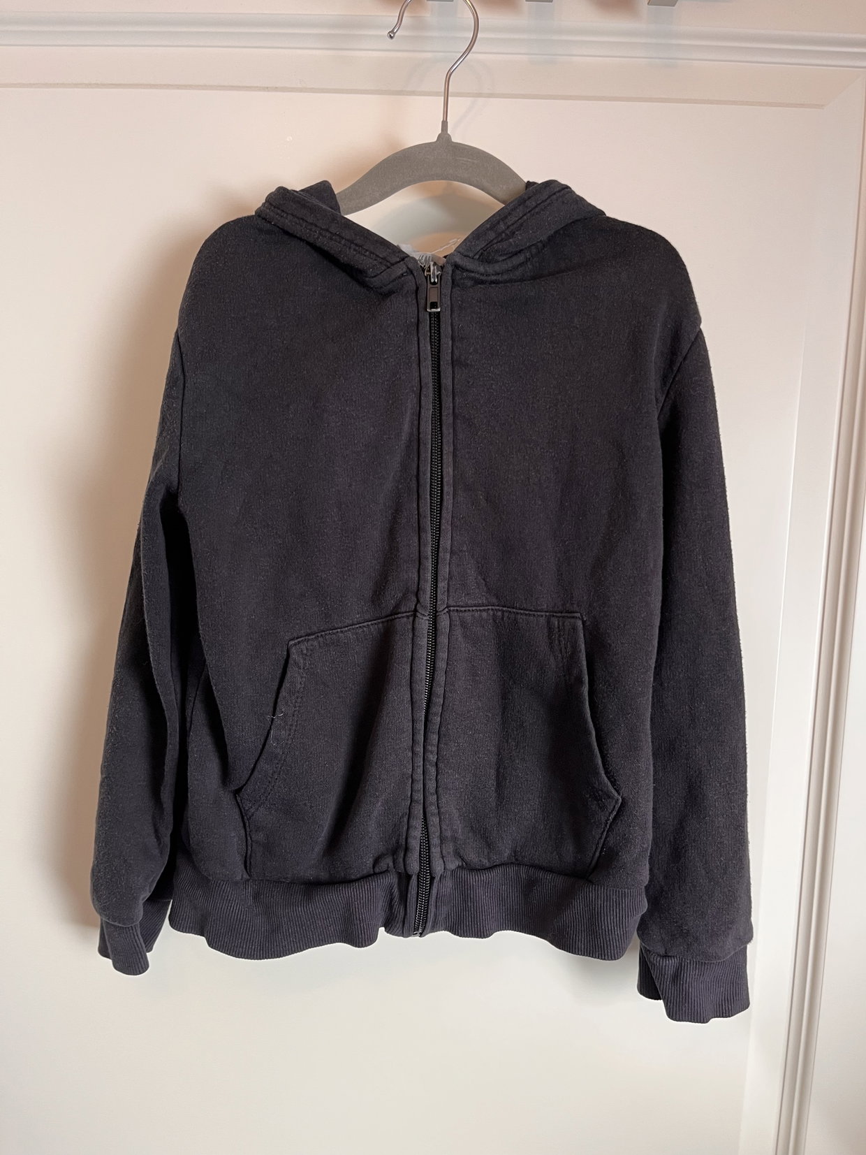 Sweatjacke schwarz Gr. 122/128