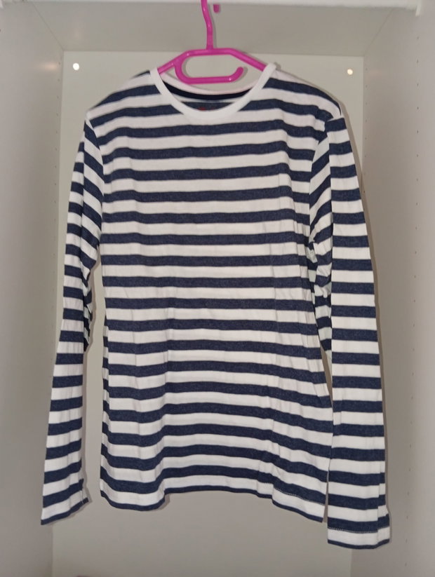 Blau-weiß gestreifter Pullover 💙🤍💙