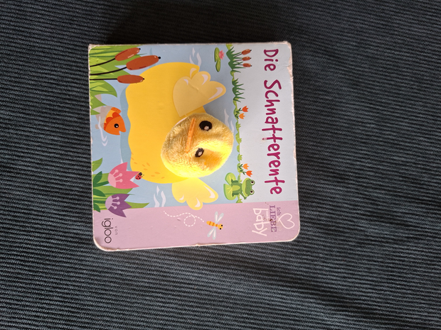 Buch mit kuscheliger Ente 