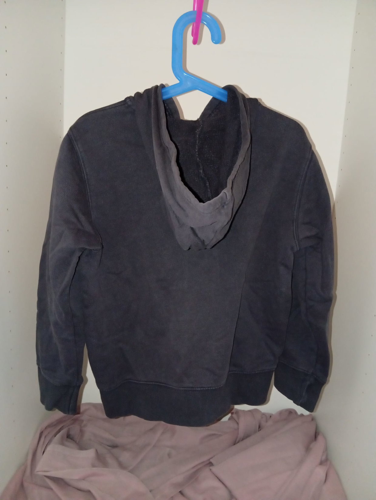 Dunkelblaue Kapuzenjacke „Bene Tton 83“ 💙