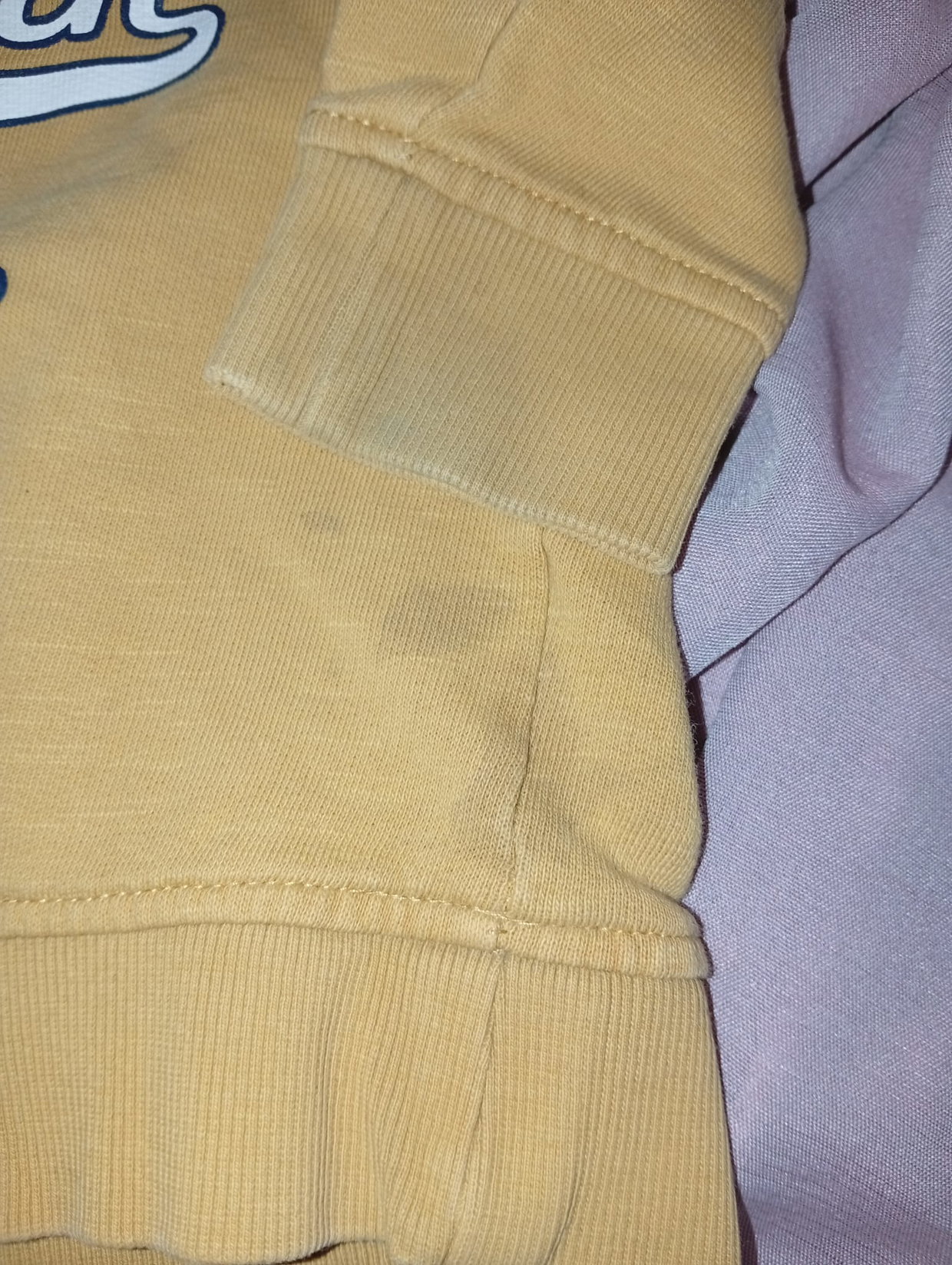 💛 Senfgelber Pullover mit „New York Athletics“-Aufdruck – Größe 86