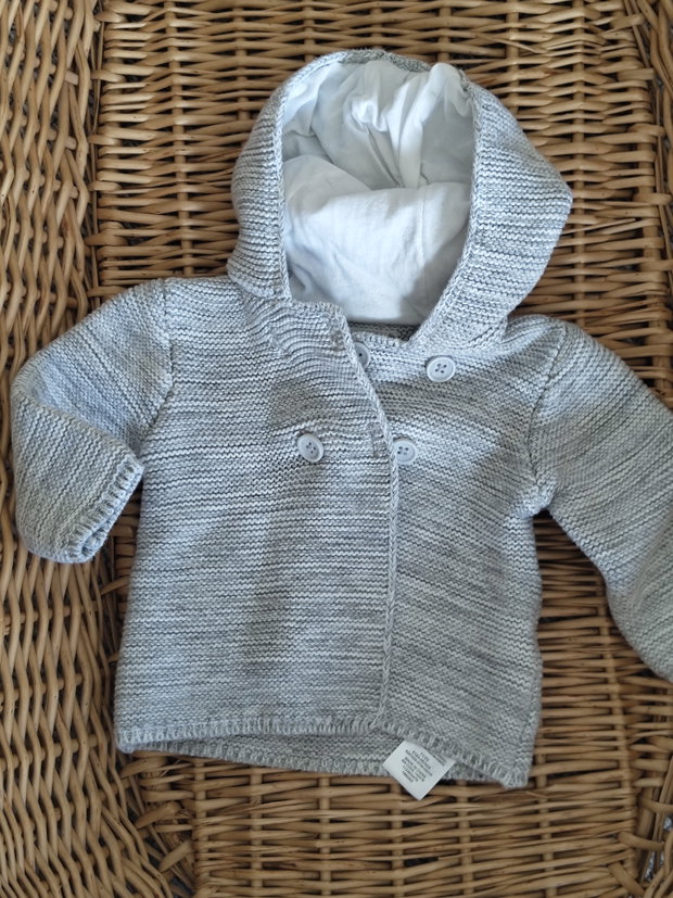 Graue Strickjacke mit Teddyohren 62 