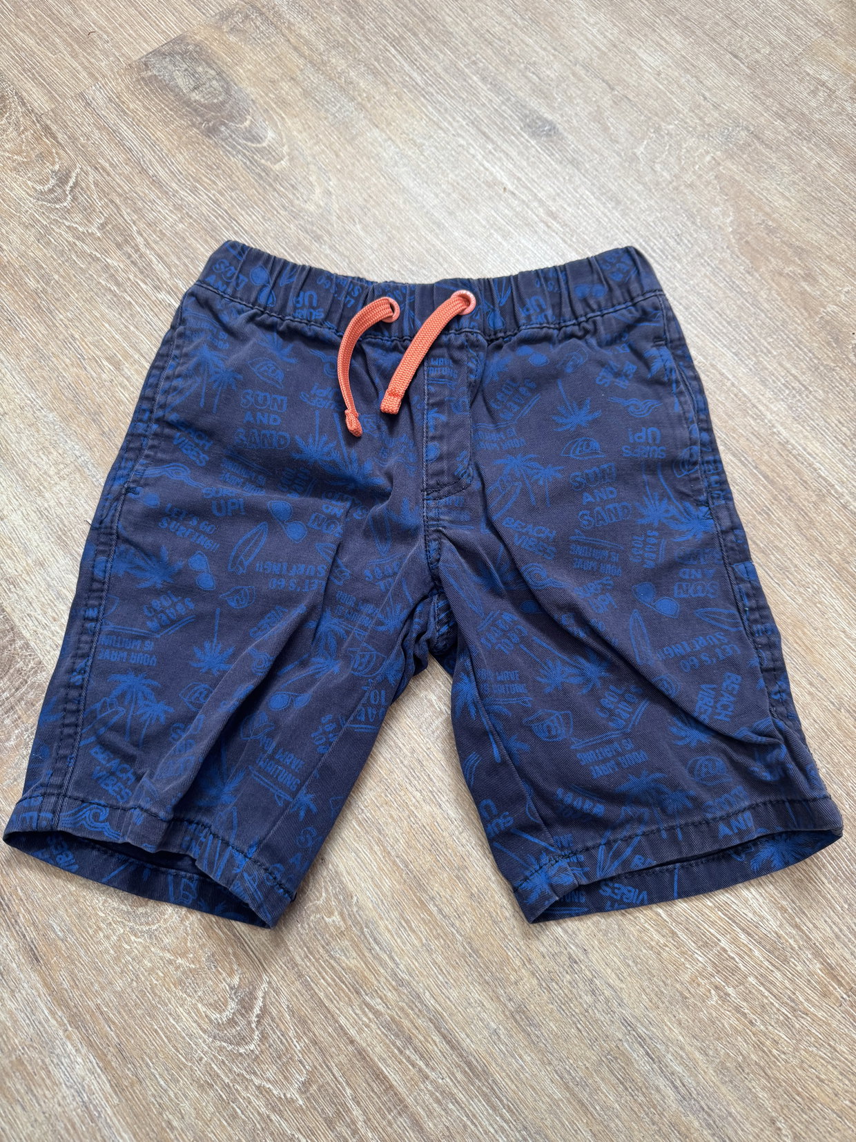 Kurze Hose, blau mit Beach-Motiv Gr. 122