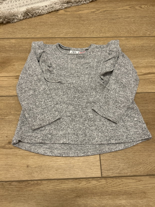 Zara Pullover grau Rüschen 86
