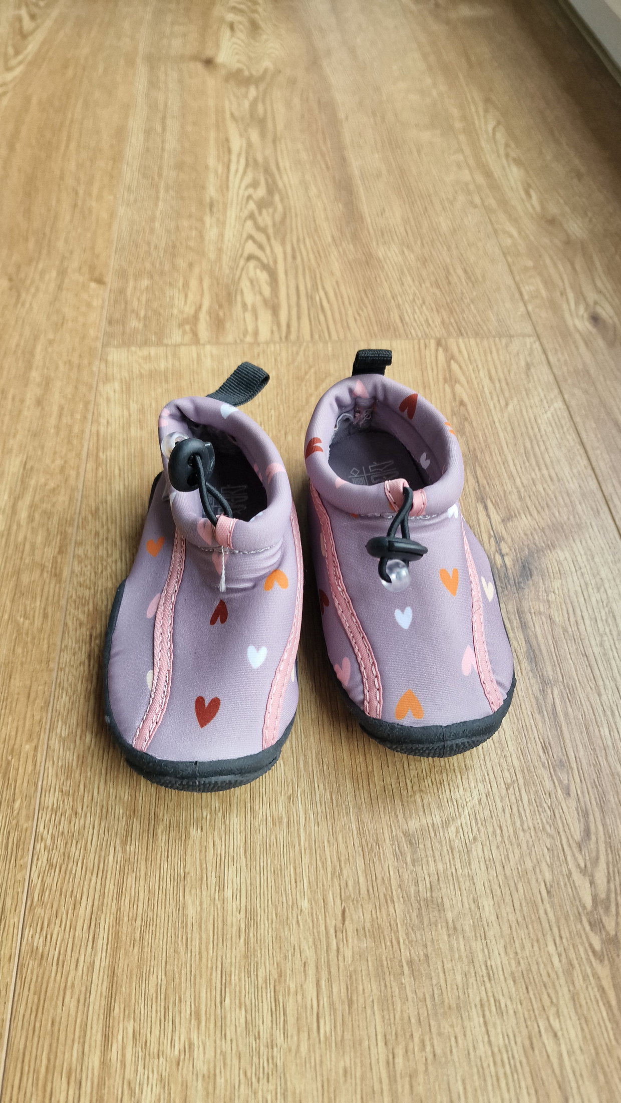 Badeschuhe lila (Herzen) Gr. 21/22 (neu)