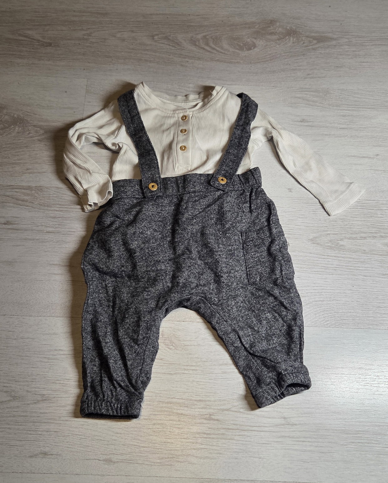Zweiteiler Latzhose Body