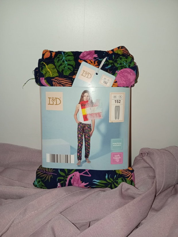 🌺 Neue Stoffhose mit buntem Tropenprint – Gr. 152