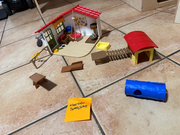 Schleich Kleintier Spielplatz 